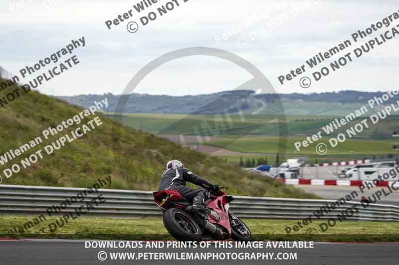 cadwell no limits trackday;cadwell park;cadwell park photographs;cadwell trackday photographs;enduro digital images;event digital images;eventdigitalimages;navarra;no limits trackdays;peter wileman photography;racing digital images;trackday digital images;trackday photos